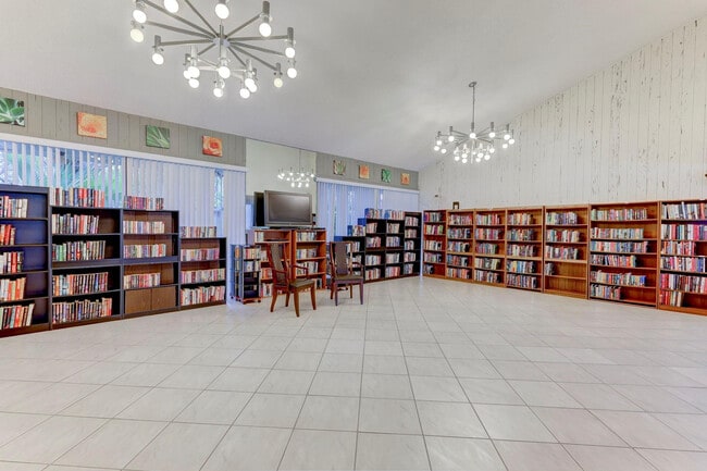 Building Photo - 2334 S Cypress Bend Dr