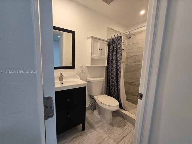 Building Photo - 1629 SW 6th St