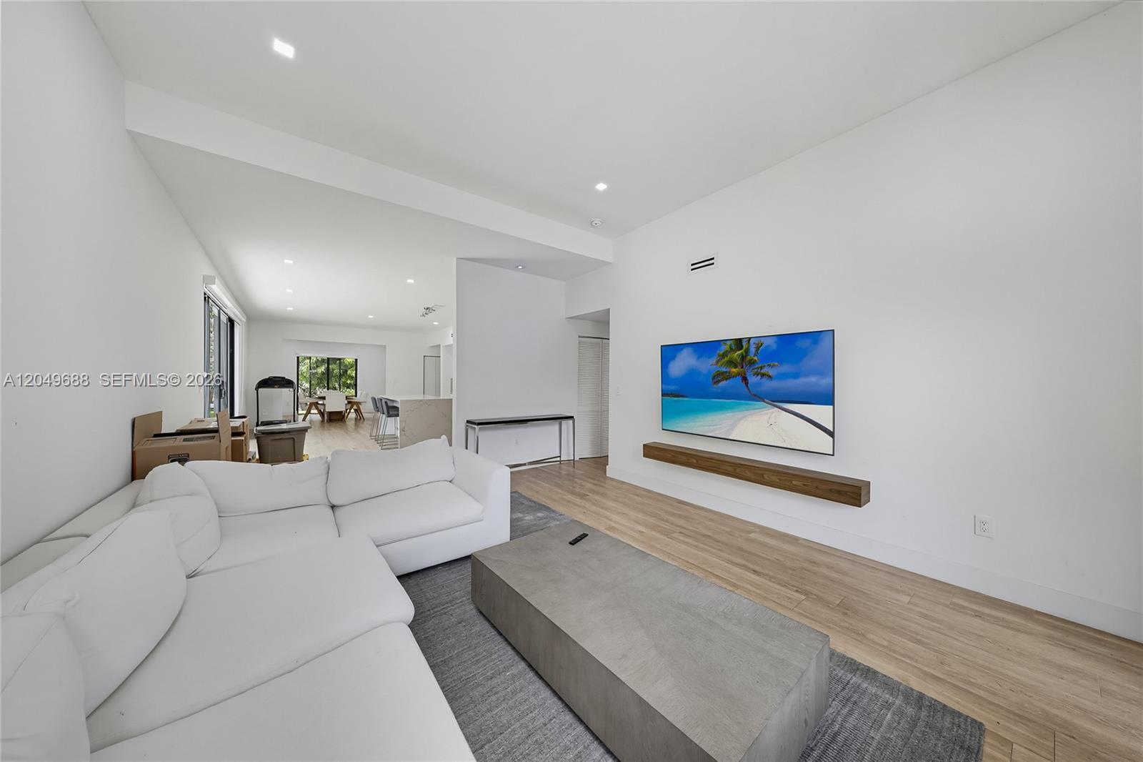 Building Photo - 180 SW 38th Ct