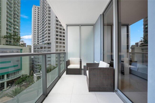 Building Photo - 1300 Brickell Bay Dr