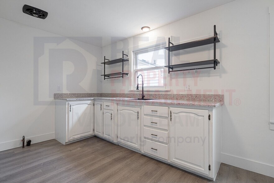 Building Photo - 1401 Missouri Ave