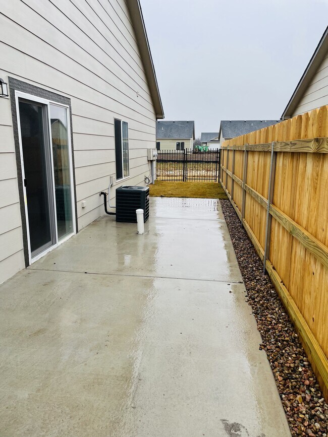 Primary Photo - 12051 W Fontana St