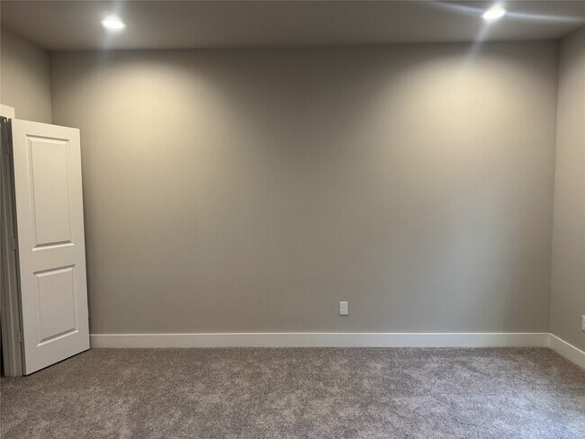 Building Photo - 540 Janisch Rd