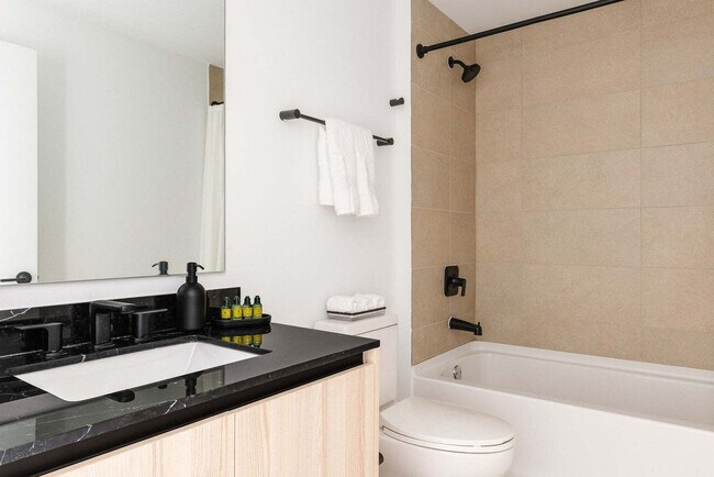 Building Photo - 225 N Miami Ave