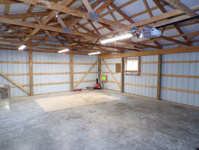 Building Photo - Unique 2 Bed 2.5 Bath Country Home!