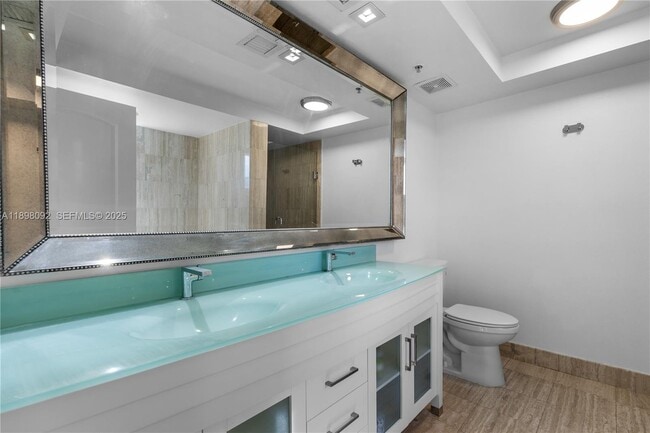 Building Photo - 1800 Sunset Harbour Dr