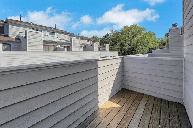 Building Photo - 806 Spinnaker Ct