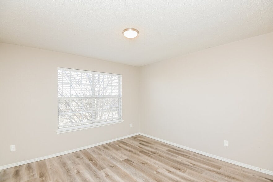 Building Photo - 8101 Gardengate Ct