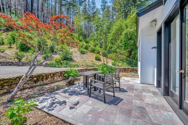 Building Photo - Welcome to Your Luxurious Napa Valley Retr...