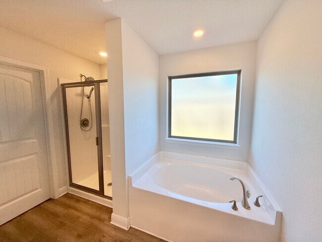 Building Photo - 4-Bedroom Craftsman Style Home - Winners Gait