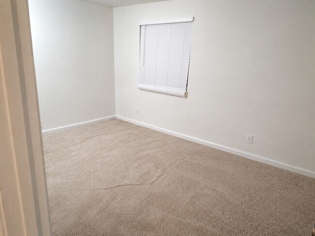 Building Photo - 3870 Mission Dr