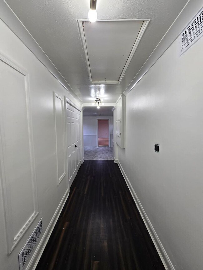 Building Photo - Spacious 4BR Ranch with 3 Living Rooms on 1.7 Acres — Howell