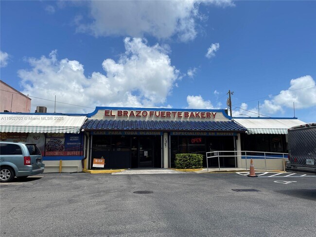 Building Photo - 3157 SW 17th St