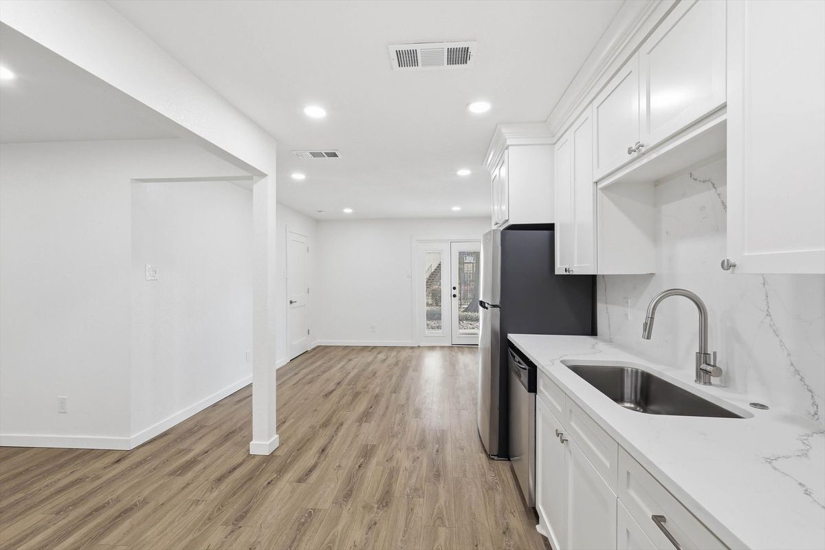 Building Photo - 4816 Amesbury Dr