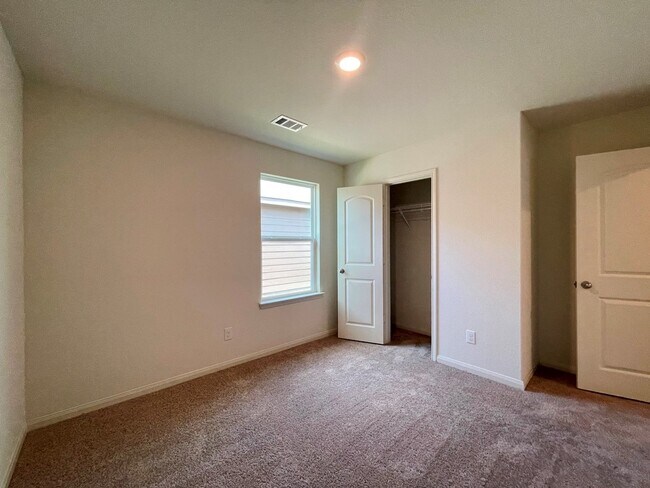 Building Photo - 313 Cres Park Dr