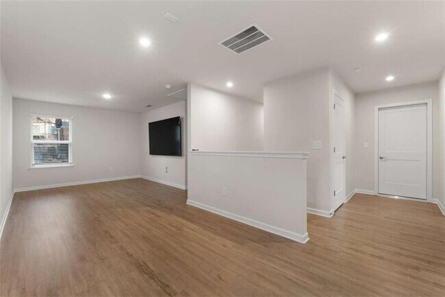 Building Photo - 15 Parkside View