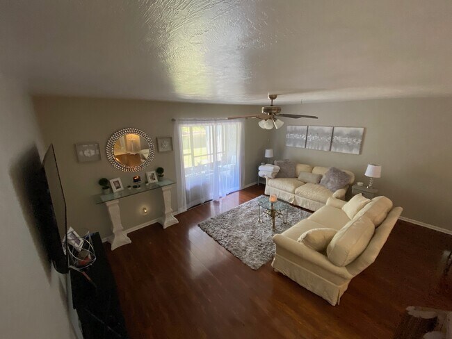 Building Photo - 251 Orange Grove Dr