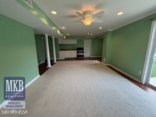 Building Photo - 6423 Westshire Ct
