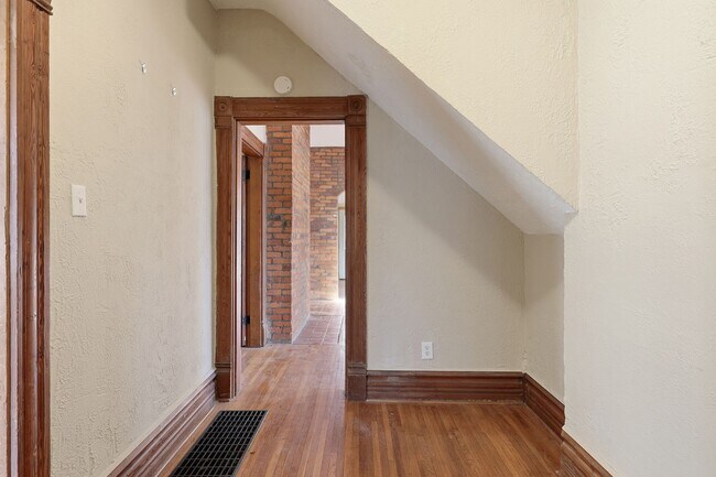 Building Photo - Muir - 308-308 1/2 Wilber Ave