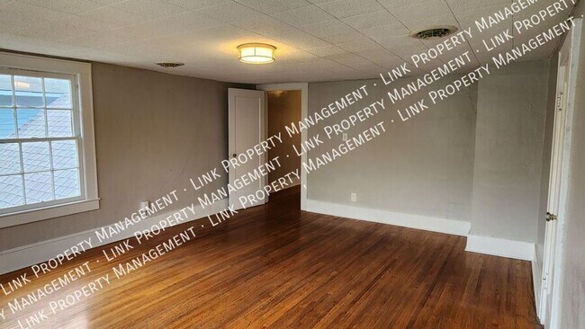 Building Photo - MOVE IN SPECIAL $1000 OFF 1ST MONTH'S RENT...