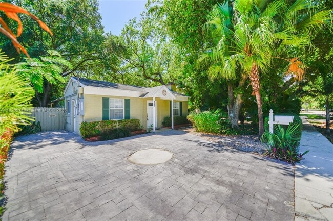 Primary Photo - 6290 SW 70th St