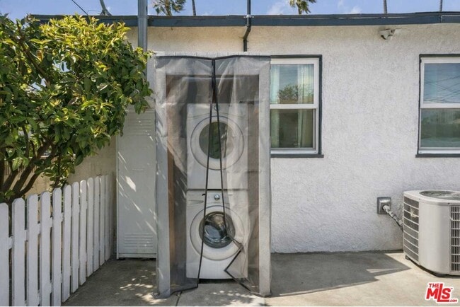 Building Photo - 1444 Meadowbrook Ave