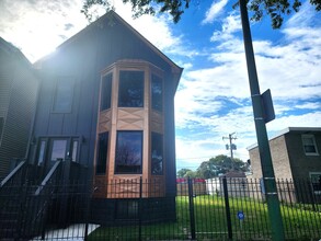 Building Photo - 243 W Swann St