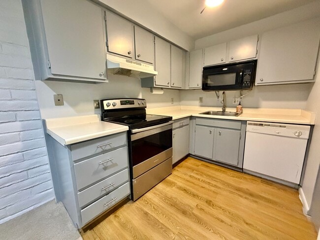 Building Photo - Peaceful Condo Retreat near Glendale in Denver – Pet-Friendly & $250 off!!!