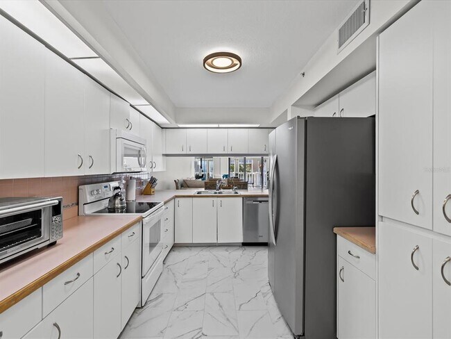 Building Photo - 6650 Sunset Way