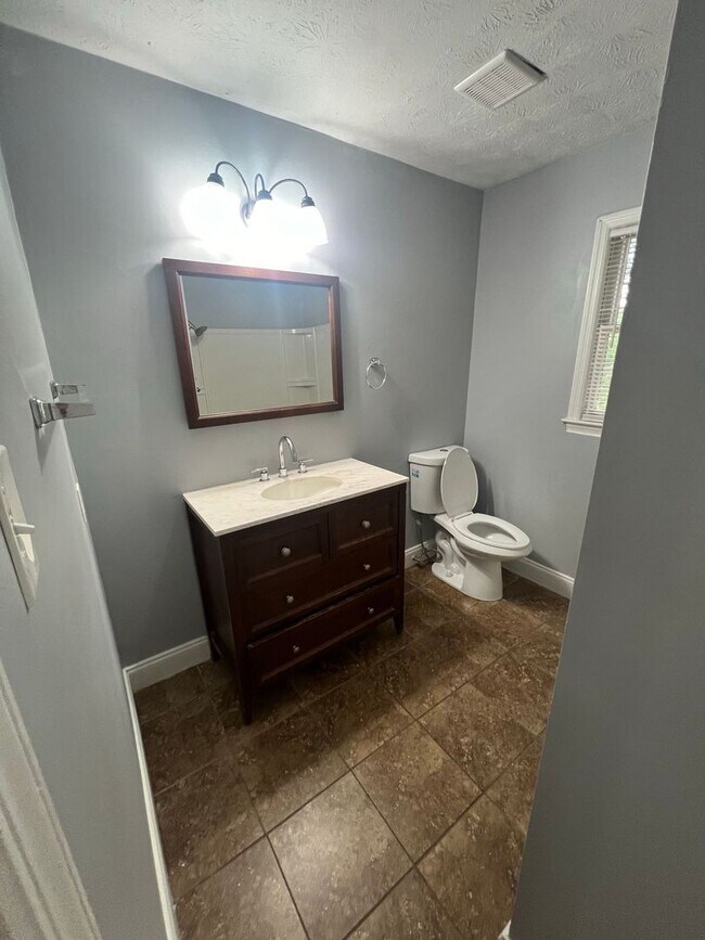 Building Photo - Huge 5 bedroom home in Lawrenceville NOW READY!