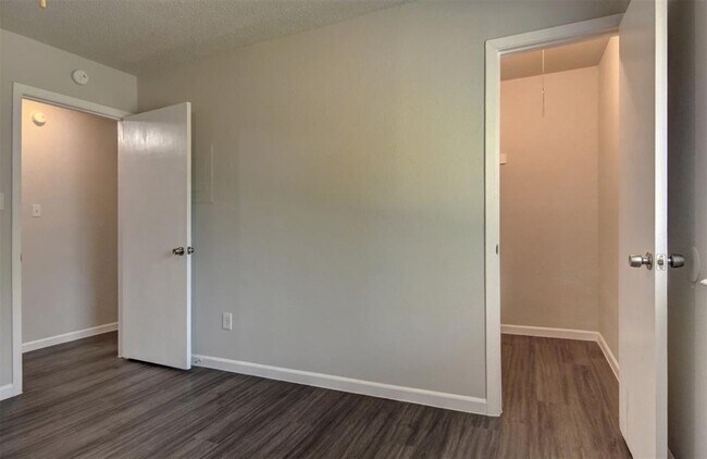 Building Photo - 410 Vista W Ct