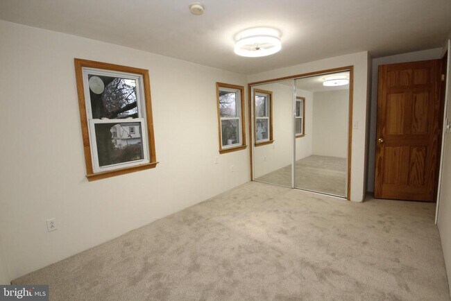 Building Photo - 2448 Pershing Ave