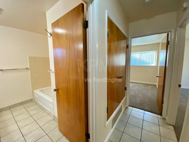 Building Photo - 7714 Brentwood Dr