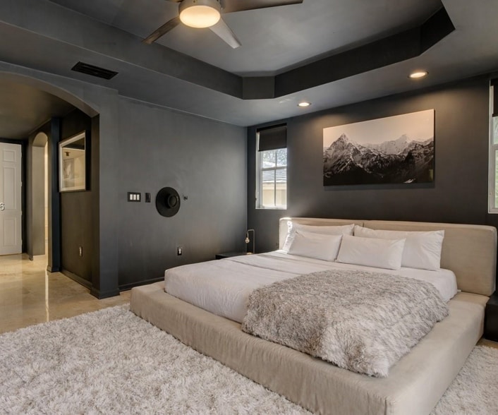 Building Photo - 4867 Ponce de Leon Blvd