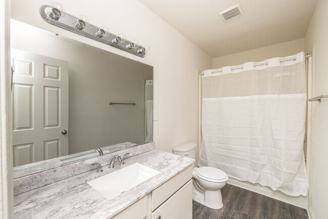 Building Photo - Charming Townhome in Hunters Mill – 3 Beds...