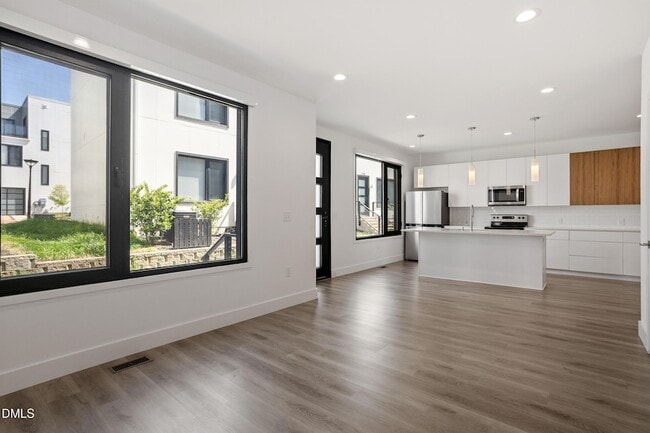 Building Photo - 2017 Jade St