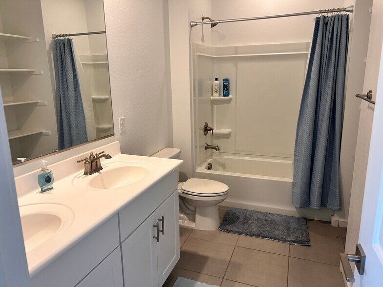 Building Photo - 4486 Stonecrop Dr