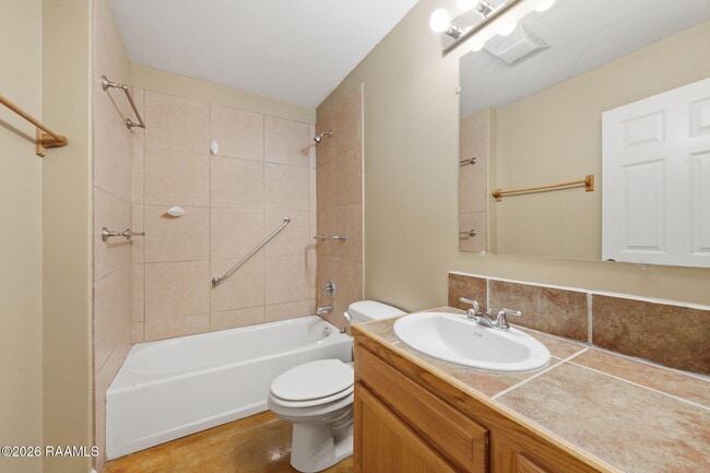 Building Photo - 1422 Southport Blvd