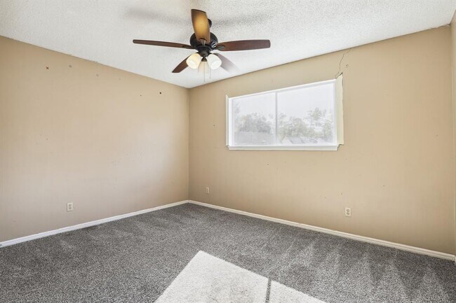 Building Photo - 1003 Suwanee Ln