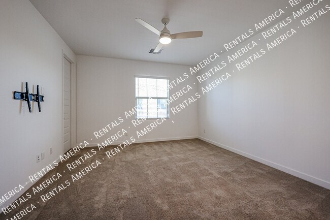 Building Photo - 4077 S Sabrina Dr
