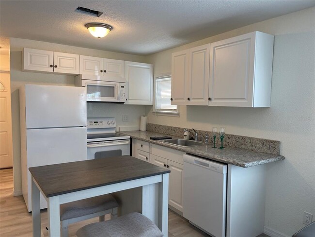 Building Photo - 1130 Monaco Dr