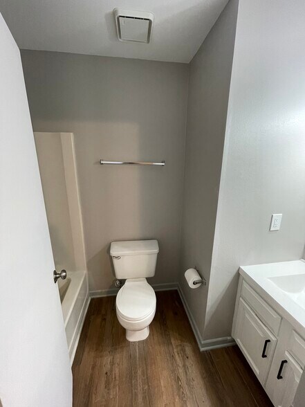 Building Photo - 1757 S Brightside View Dr