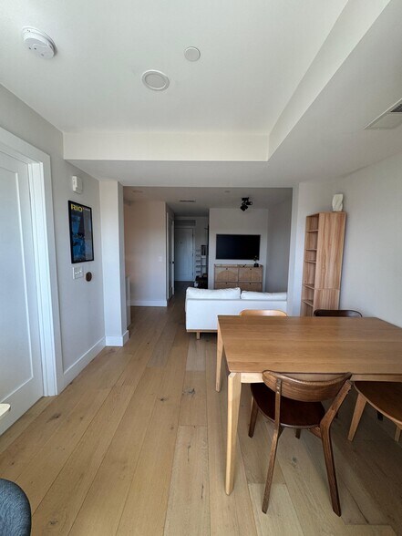 Building Photo - 919 12th St NE