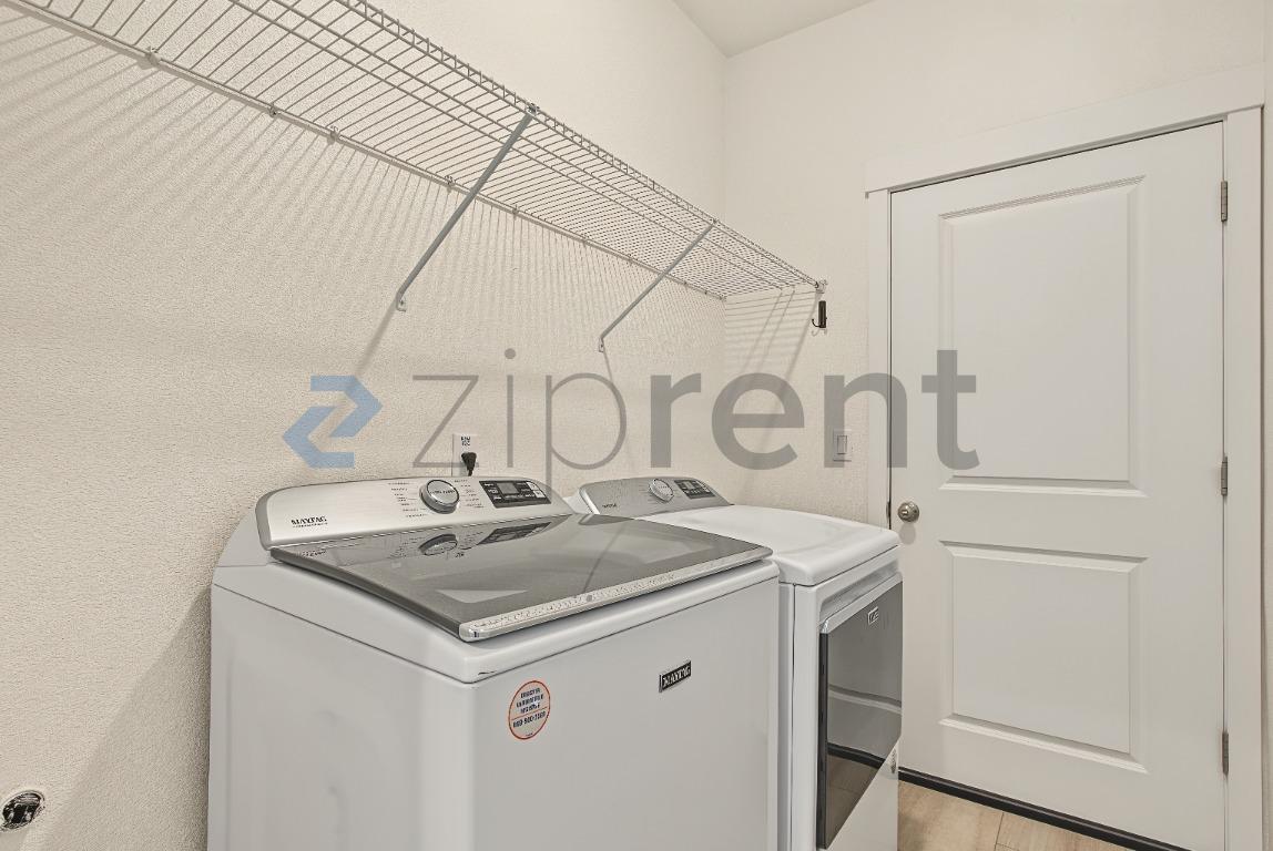 Building Photo - Unit
