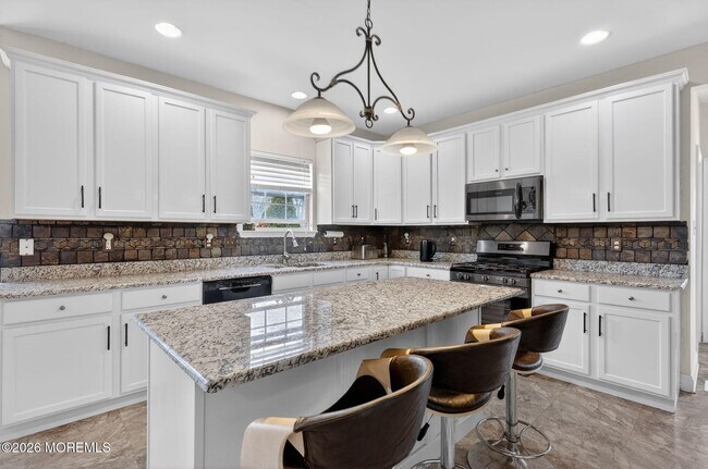 Building Photo - 153 Sandra Way