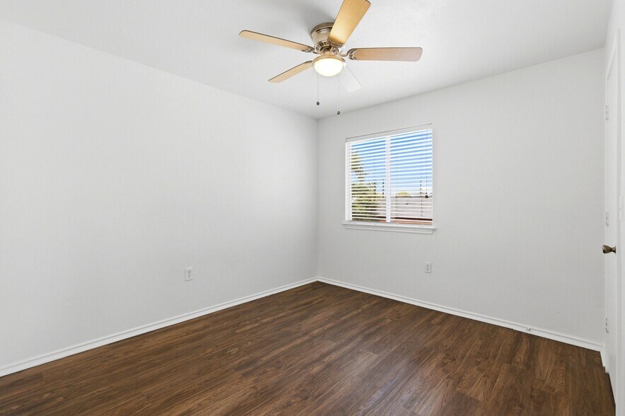 Building Photo - 6611 Walnut Valley Dr