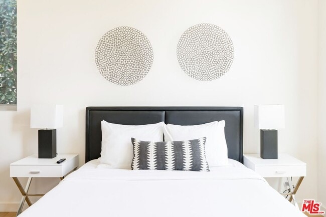 Building Photo - 1723 S Durango Ave