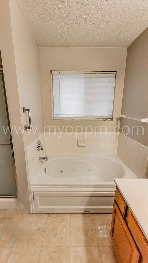 Building Photo - Bright and Spacious 4 Bedroom Home | Bellevue