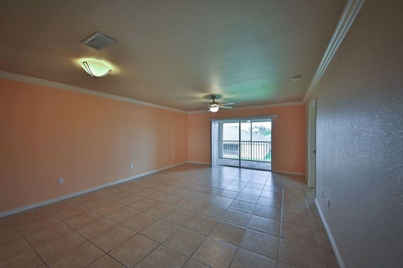 Building Photo - Santa Barbara Villas - Move in Special