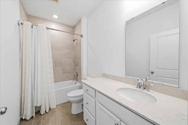 Building Photo - 100 Lake Sinclair St